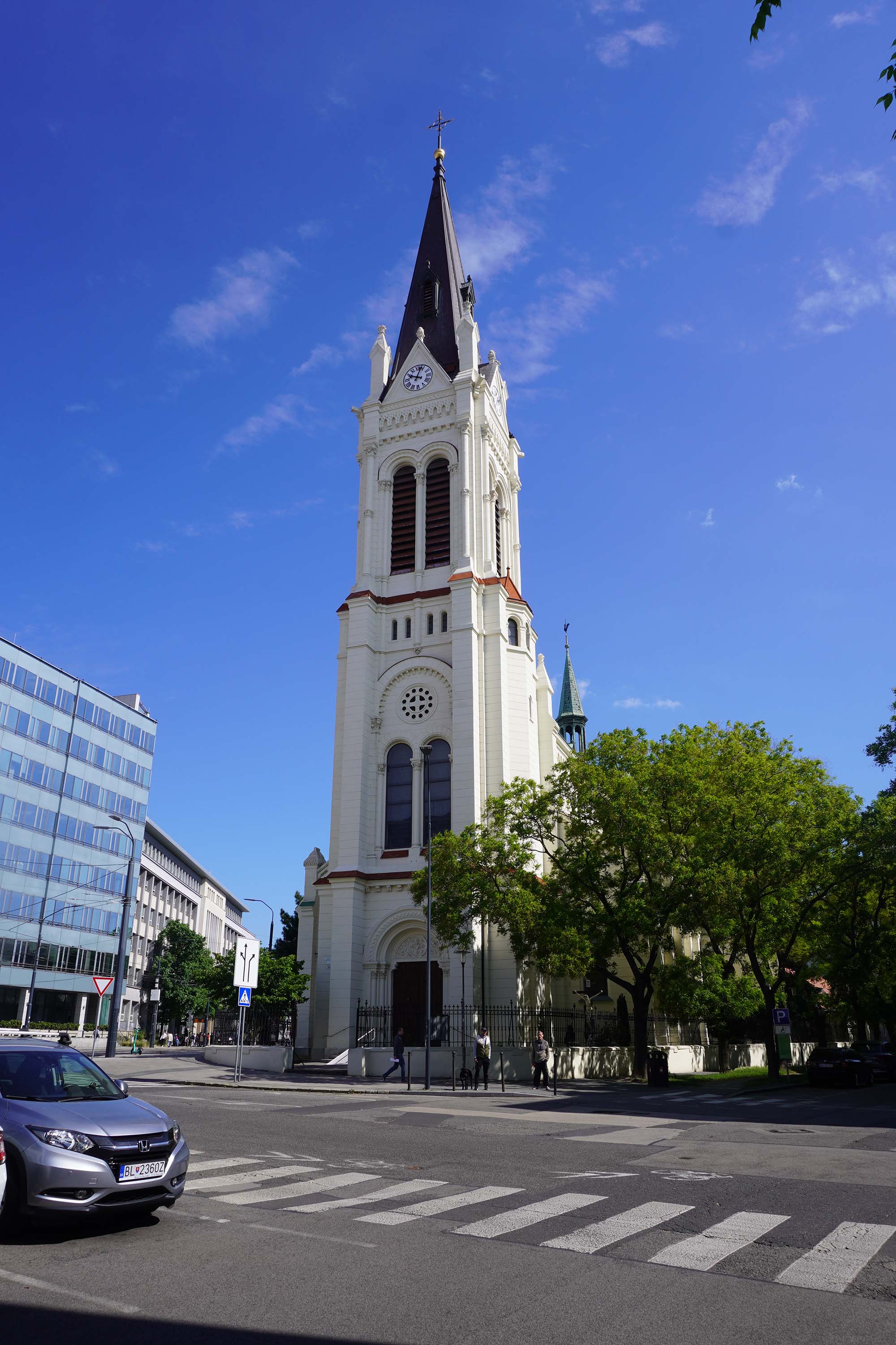 Blumentál - Farský kostol nanebovzatia Panny Márie